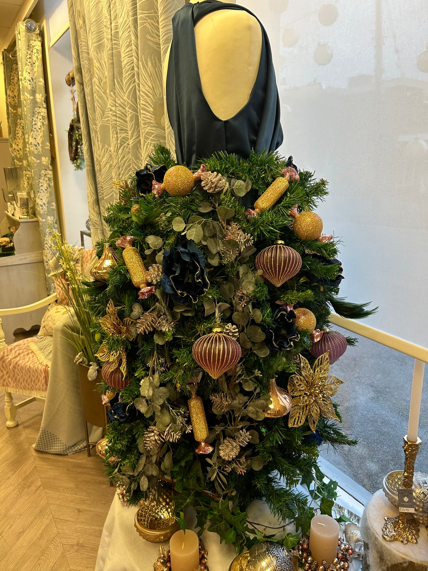 Navy & Gold Rose Flower