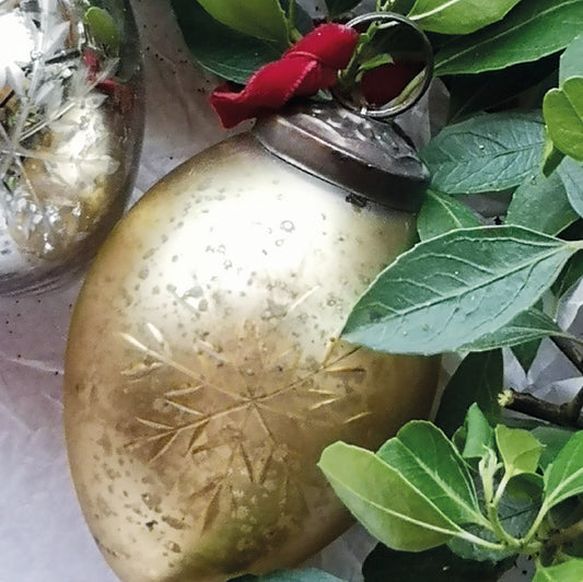 Antique Gold Etched Glass Egg Bauble
