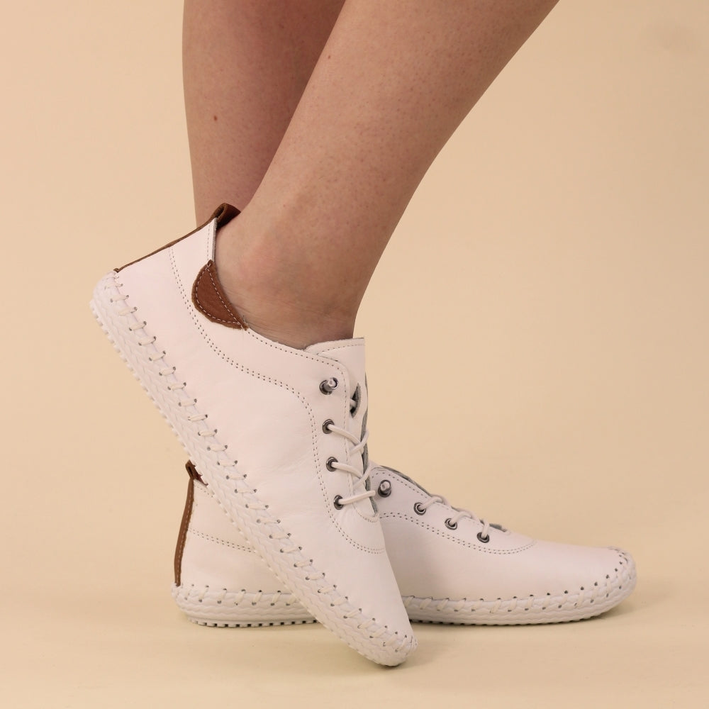 Lunar St Ives White Leather Plimsoll